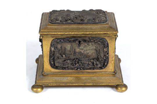 A CONTINENTAL LATE 19TH OR EARLY 20TH CENTURY GILT METAL JEWELLERY CASKET / MUSICAL BOX set with - Image 2 of 2