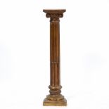 AN ITALIAN GILT CARVED WOOD PILASTER COLUMN with fluted decoration, 28cm wide x 14cm deep x 113cm