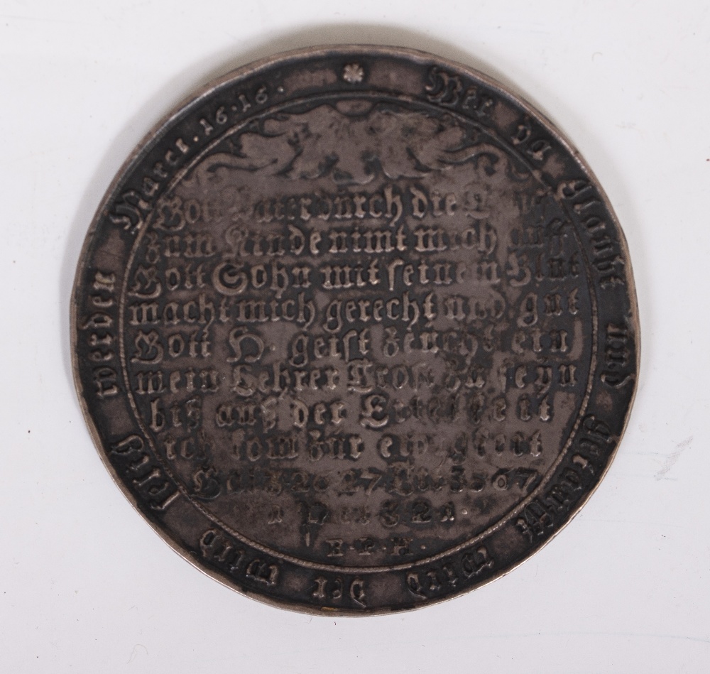 AN 18TH CENTURY BRONZE MEDALLION depicting Frederick II of Prussia, dated 1740 and by Dassier, 5.3cm - Image 2 of 5