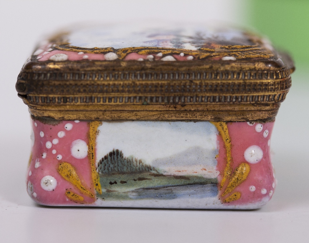 AN ANTIQUE ENAMEL SNUFF BOX painted with landscapes within cartouches to the lid and sides, with - Image 5 of 16