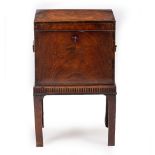 A GEORGE III MAHOGANY CELLARETTE with rosewood crossbanded decoration to the edges, the lid