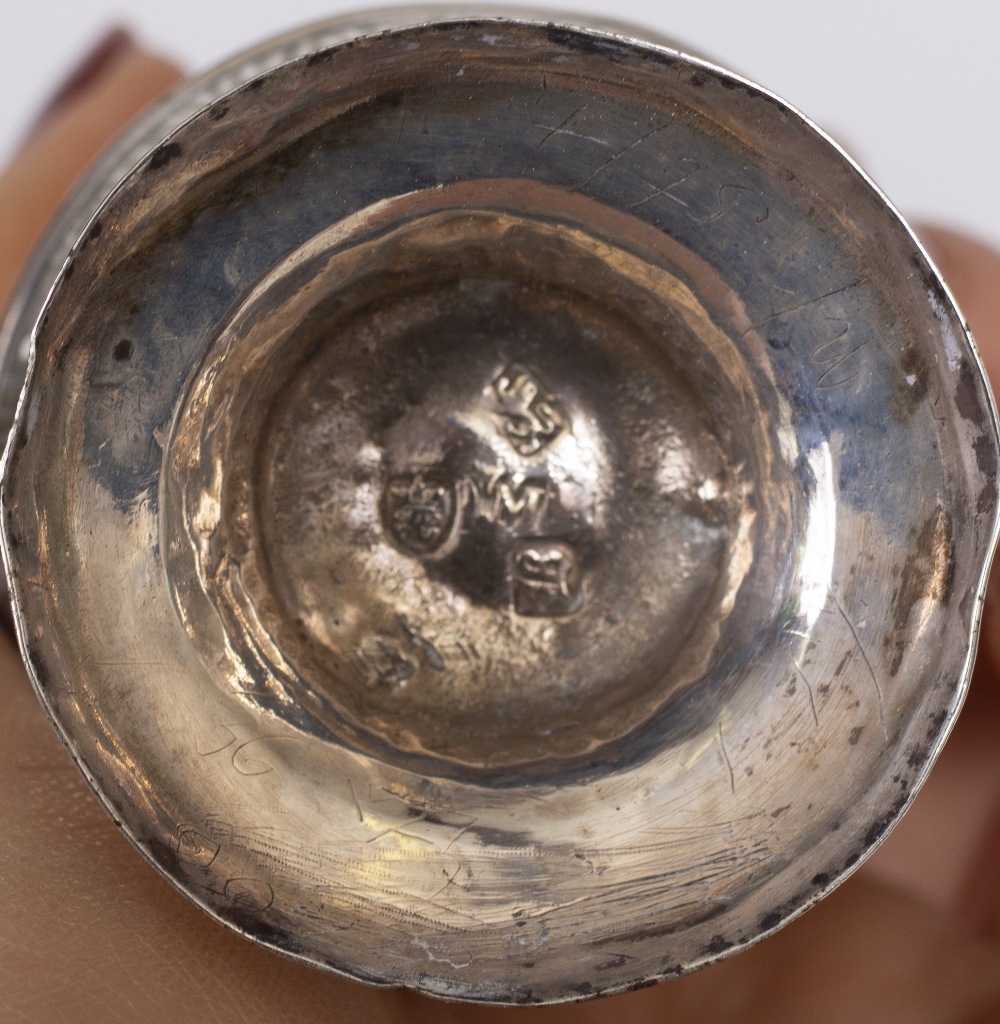 A WILLIAM IV DRUM MUSTARD POT with stags head crest and shell cast thumb piece, with blue glass - Image 2 of 5