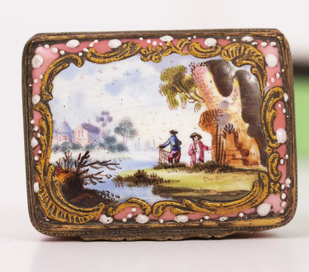 AN ANTIQUE ENAMEL SNUFF BOX painted with landscapes within cartouches to the lid and sides, with - Image 2 of 16