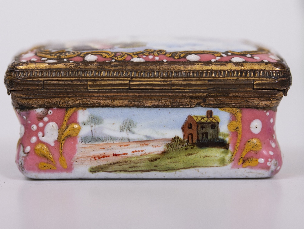 AN ANTIQUE ENAMEL SNUFF BOX painted with landscapes within cartouches to the lid and sides, with - Image 4 of 16