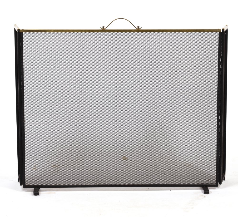 A MODERN BRASS AND WIRE MESH FENDER with folding sides, 95cm wide with sides closed, 82.5cm high