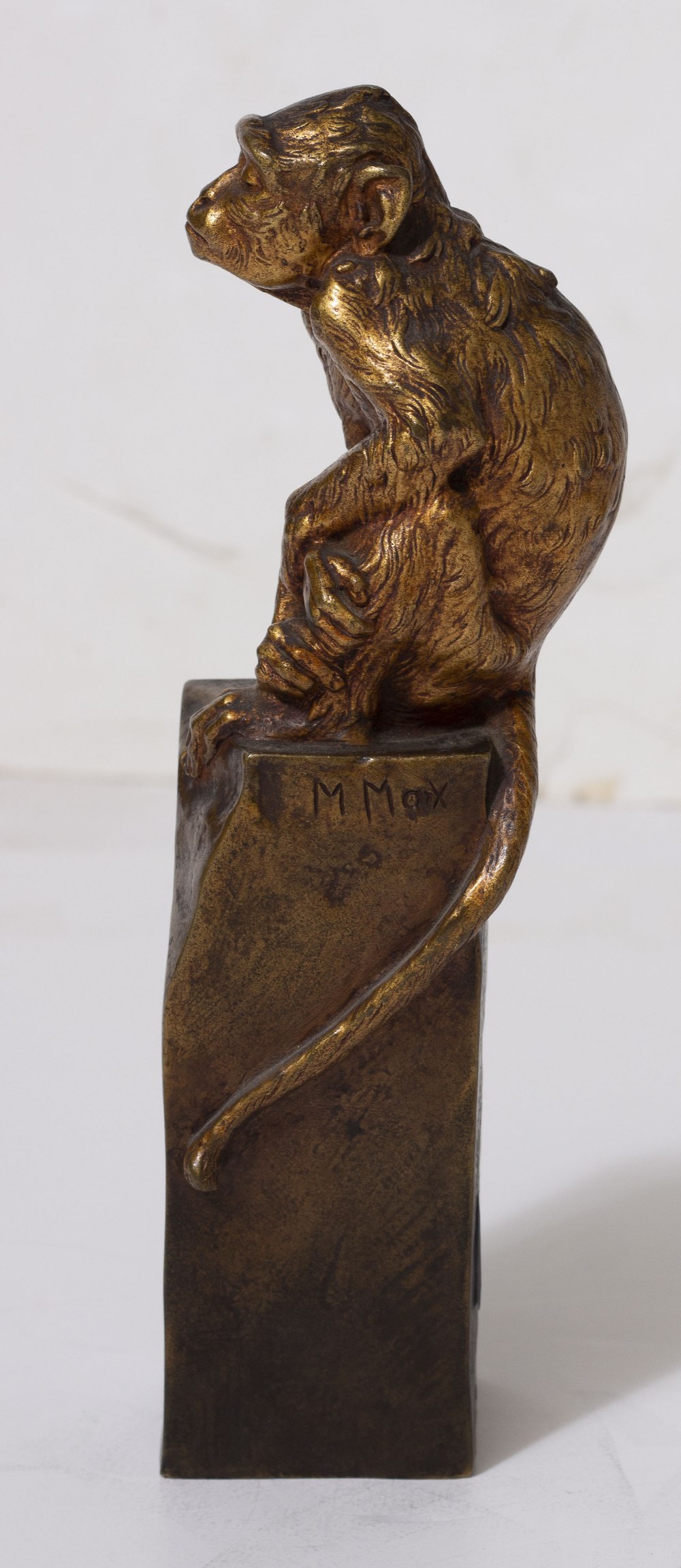 A BRASS CROUCHING MONKEY on a plinth, signed 'M Max' to side and '23v' to back, 24.5cm high - Image 6 of 7