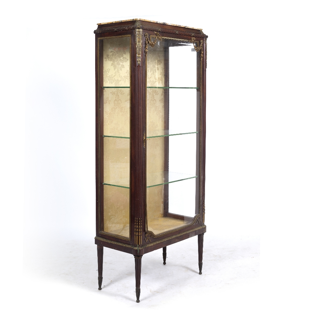 A CONTINENTAL VITRINE with marble top, bevelled glass to the door at the front and decorated with - Image 2 of 5