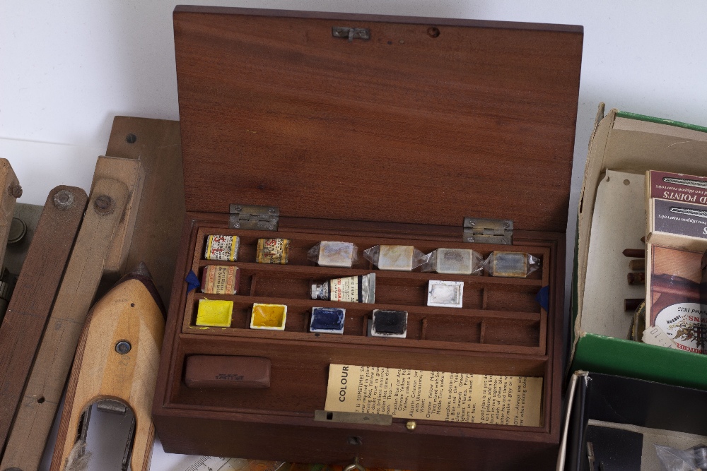 A MAHOGANY ARTISTS BOX with fitted compartments within for watercolour paints and drawer beneath for - Image 2 of 6