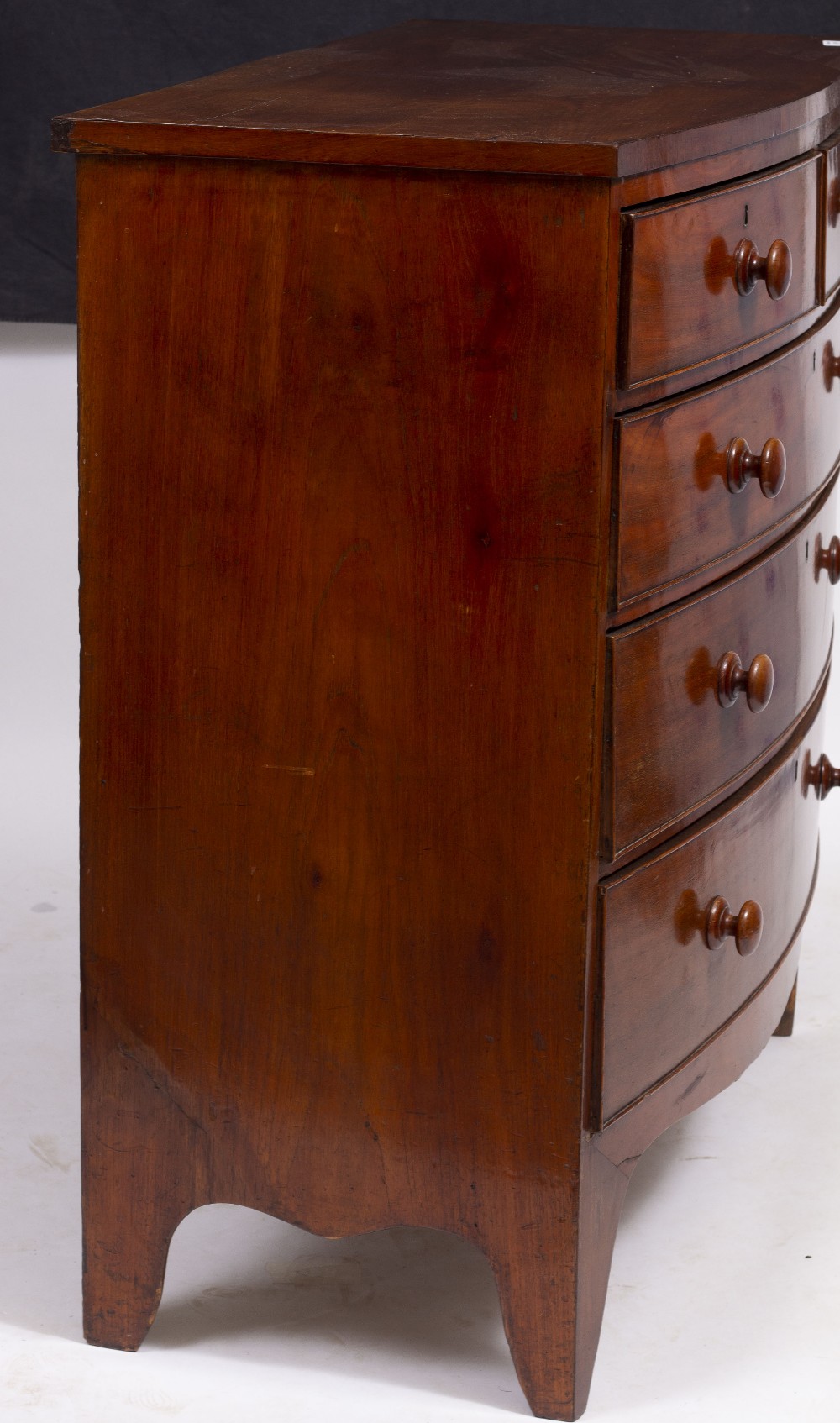 A 19TH CENTURY MAHOGANY BOW FRONTED CHEST OF TWO SHORT AND THREE LONG DRAWERS with turned knob - Image 4 of 5