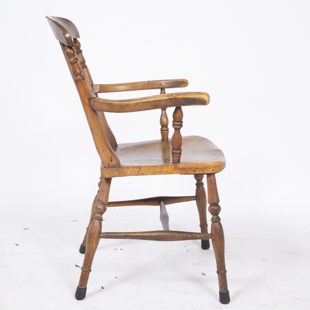 AN OLD WINDSOR CHAIR with comb back, 55cm wide x 88cm high Condition: signs of old woodworm - Image 4 of 5