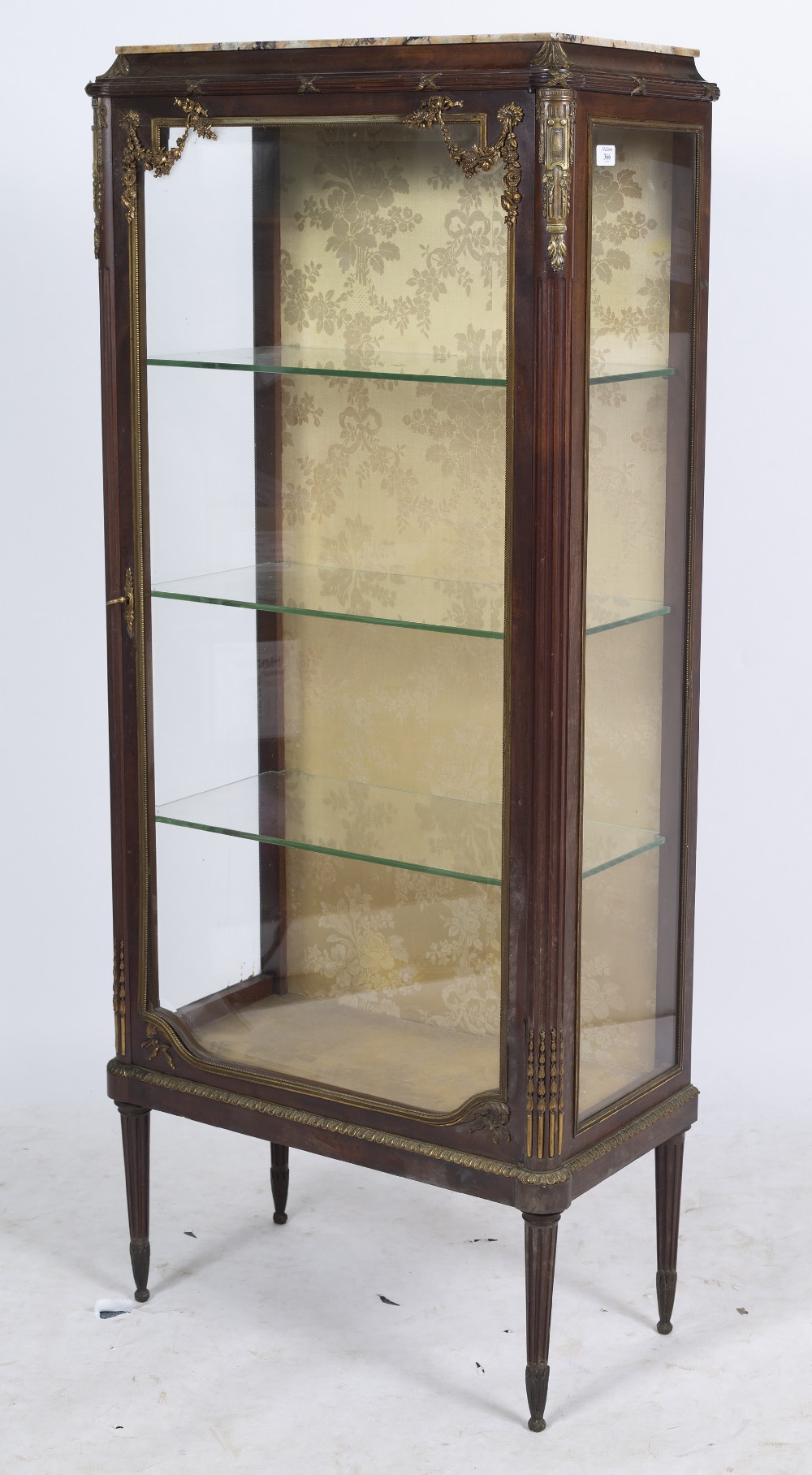 A CONTINENTAL VITRINE with marble top, bevelled glass to the door at the front and decorated with - Image 4 of 5