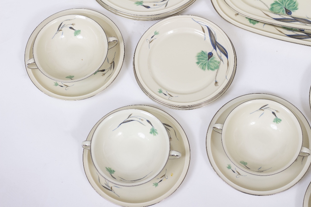 A ROSENTHAL WINIFRED PATTERN DINNER SERVICE 32 pieces At present, there is no condition report - Image 3 of 5