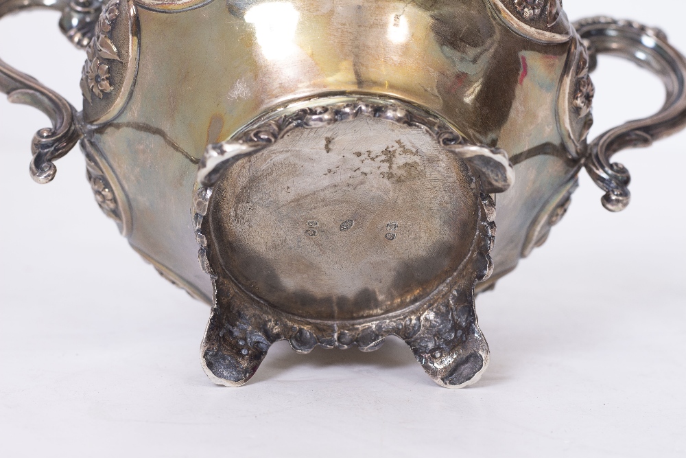 A WILLIAM IV SILVER SUGAR BOWL with embossed floral decoration and coat of arms, bearing marks for - Image 4 of 5