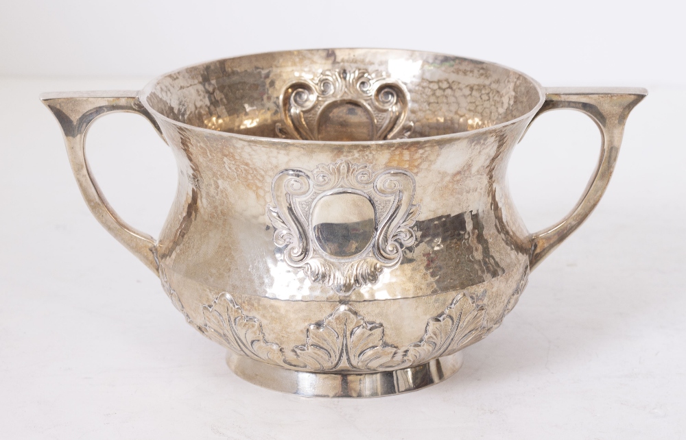 A LARGE SILVER STUART STYLE TWO HANDLED SILVER DRINKING VESSEL bearing marks for London 1902 with - Image 4 of 4
