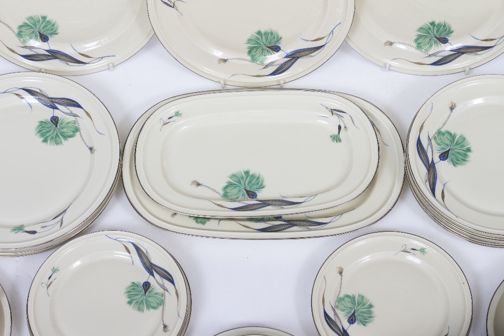 A ROSENTHAL WINIFRED PATTERN DINNER SERVICE 32 pieces At present, there is no condition report - Image 2 of 5
