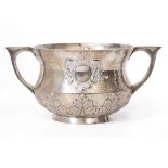 A LARGE SILVER STUART STYLE TWO HANDLED SILVER DRINKING VESSEL bearing marks for London 1902 with