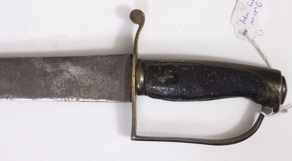 A LATE 18TH / EARLY 19TH CENTURY POSSIBLY INDIAN SWORD the blade 64.5cm in length, 78cm in length - Image 3 of 3