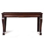 AN EARLY TO MID 19TH CENTURY MAHOGANY SERVING TABLE with single long frieze drawer, scrolling