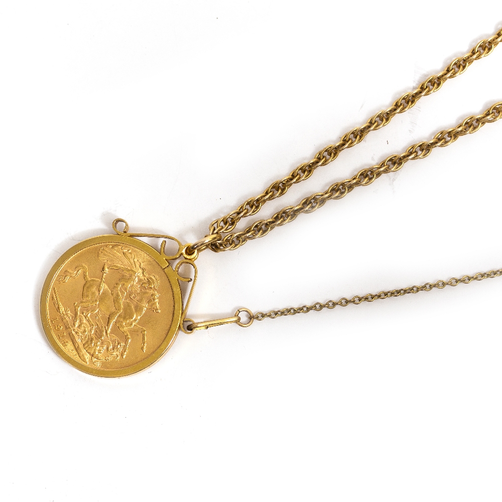 A 1914 GOLD SOVEREIGN with yellow metal mount and chain stamped 375, 18.7 grams in weight overall - Image 3 of 3