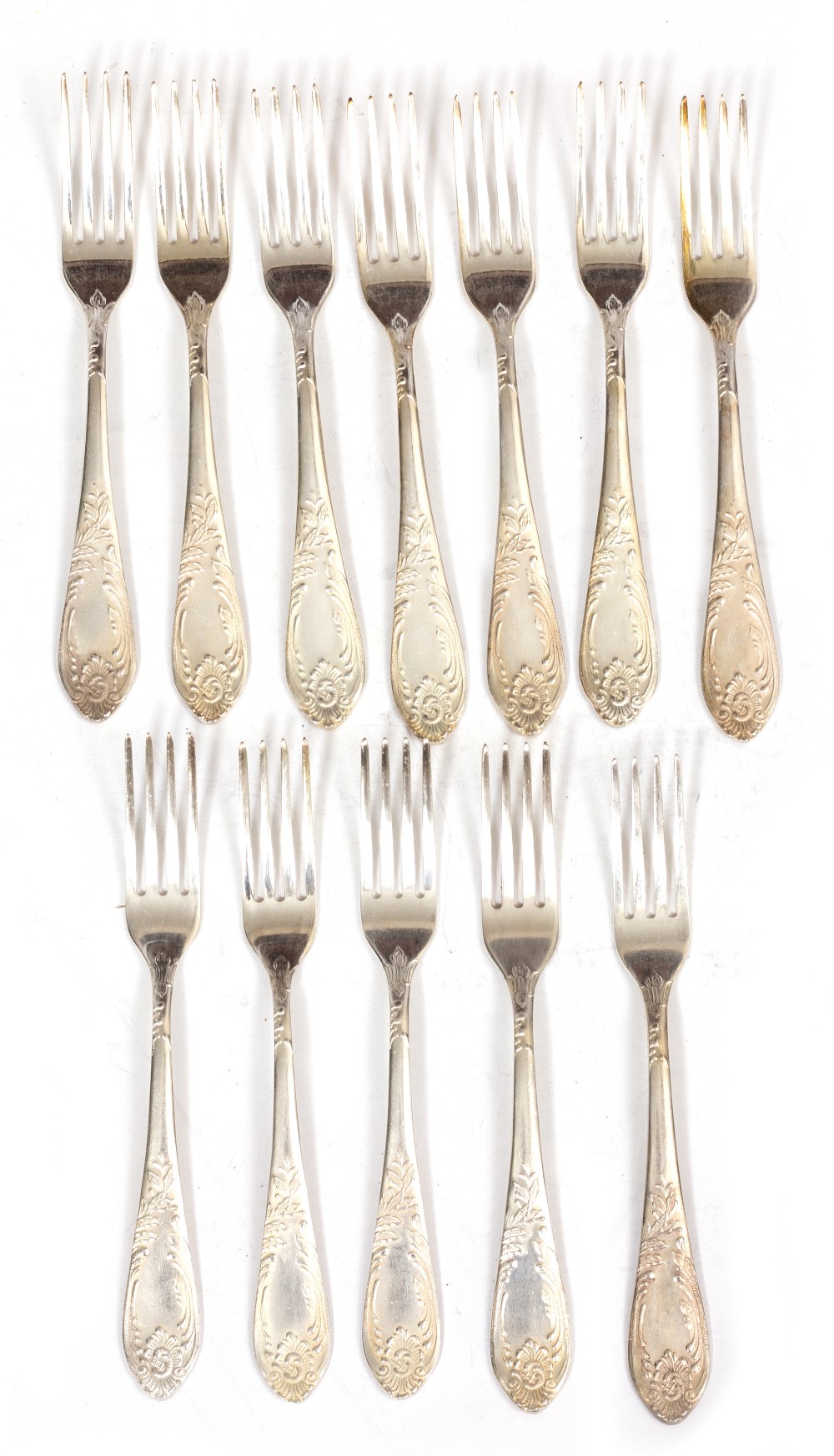 AN EXTENSIVE CANTEEN OF SILVER PLATED CUTLERY decorated to the finial and handles with scrolling - Image 8 of 17