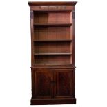 A WILLIAM IV MAHOGANY LIBRARY BOOKCASE the upper section with reeded decoration to either side of