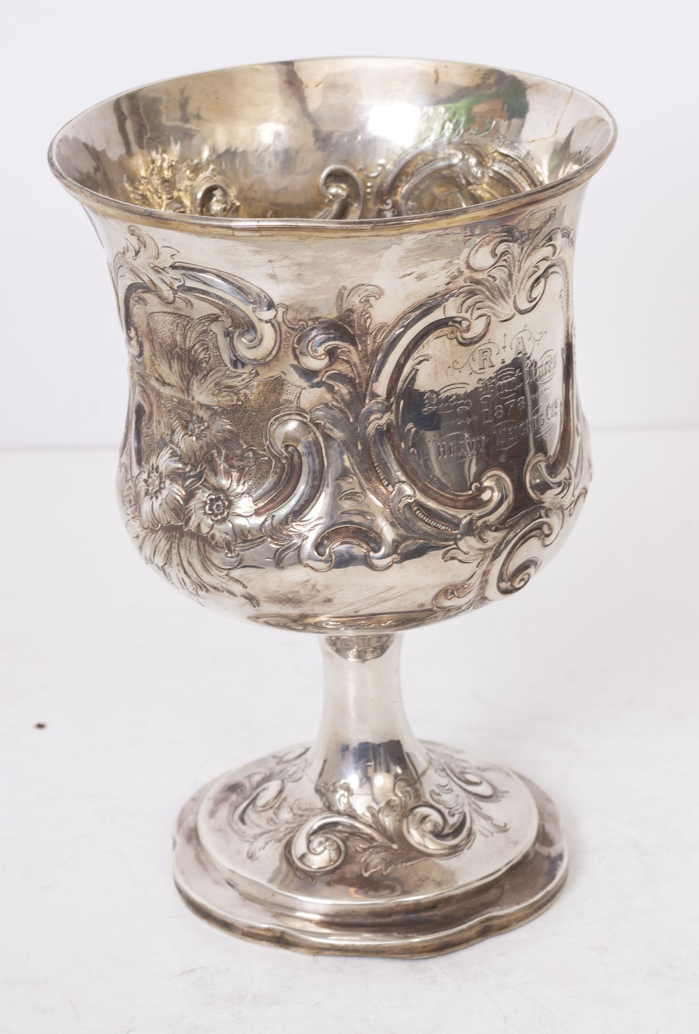 A LARGE GEORGIAN SILVER CUP with embossed / engraved floral cartouches and engraved with 'R A Drag - Image 6 of 8