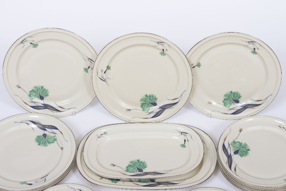 A ROSENTHAL WINIFRED PATTERN DINNER SERVICE 32 pieces At present, there is no condition report - Image 5 of 5