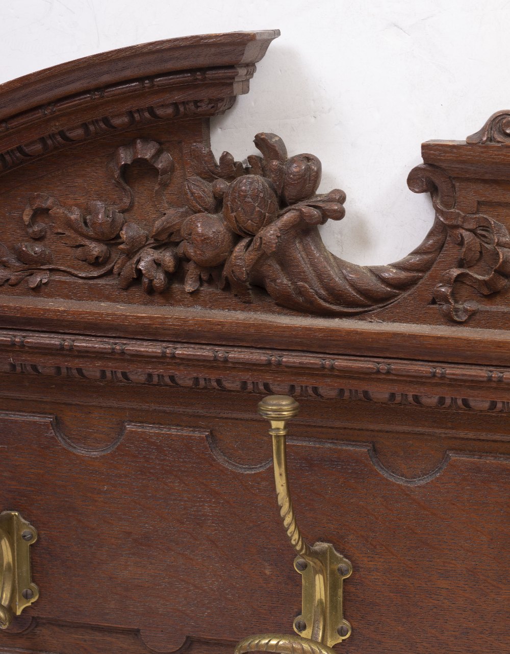 A VICTORIAN OAK WALL HANGING COAT RACK with breakarch pediment and carved cornucopia decoration - Image 3 of 5