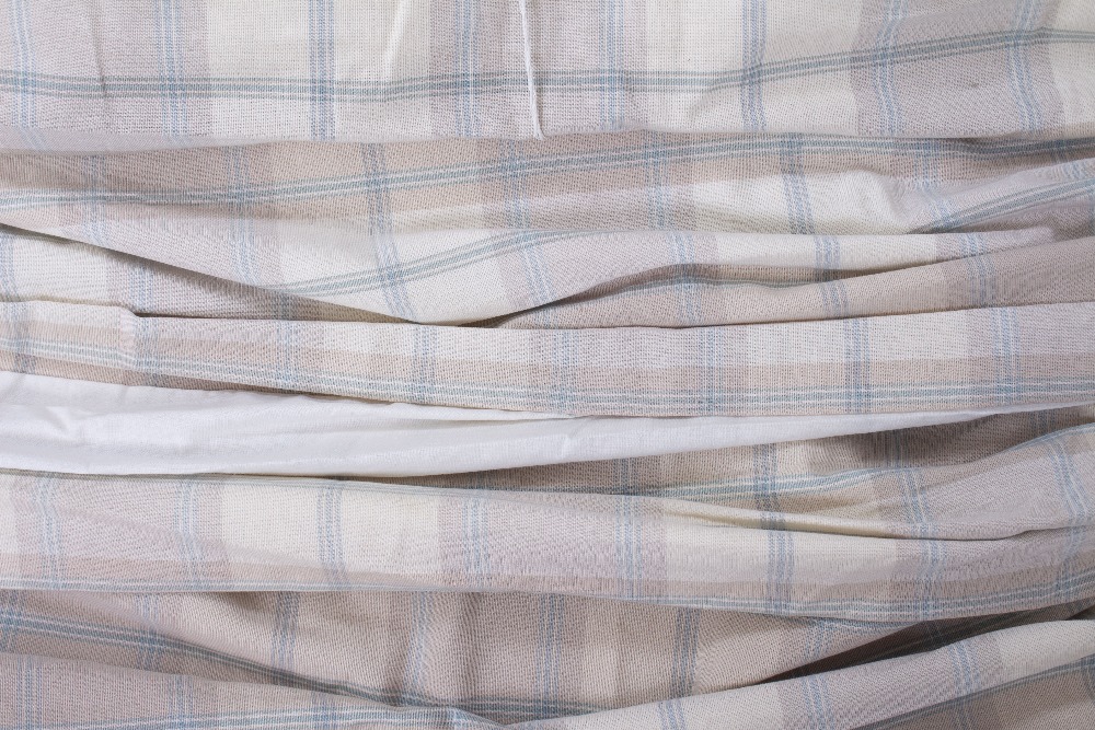 TWO PAIRS OF PENCIL PLEATED PLAID CREAM, BEIGE AND BLUE CURTAINS each curtain measuring 224cm x - Image 3 of 4