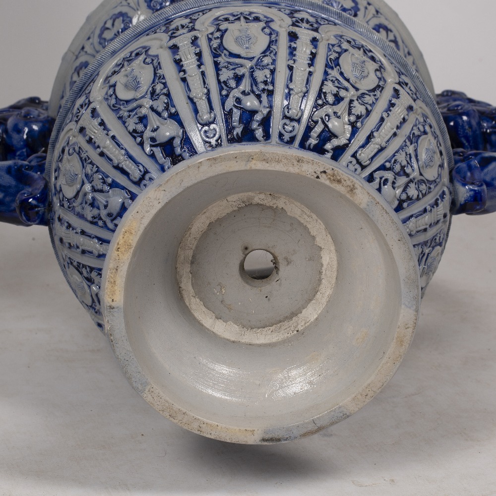 A LATE 19TH CENTURY GERMAN STONEWARE URN and similar stand, decorated in blue, the urn with eagles - Bild 3 aus 10