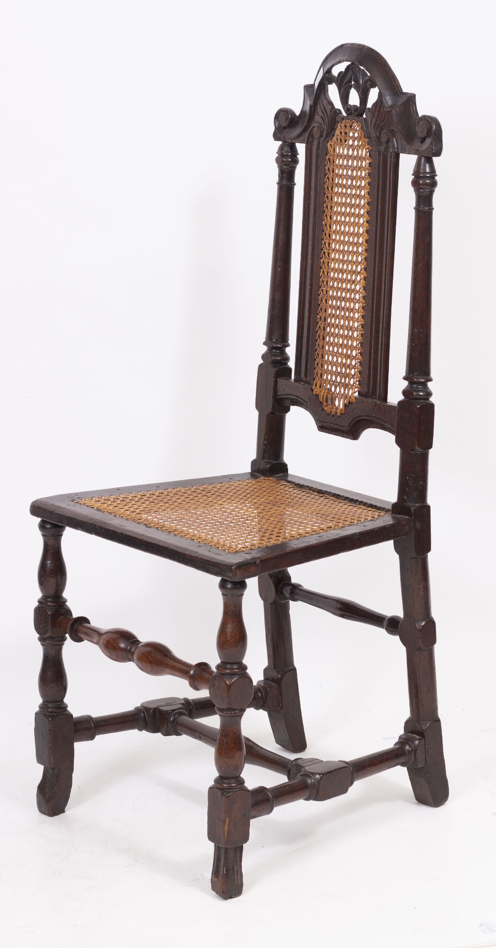 A CAROLEAN OAK SIDE CHAIR with arching pierced foliate crest, caned back and seat and turned legs - Bild 4 aus 4