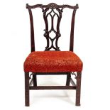 A GEORGE III CHIPPENDALE STYLE MAHOGANY DINING CHAIR with carved cresting rail, pierced splat and