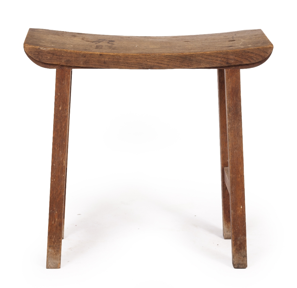 AN ARTS AND CRAFTS OAK STOOL with shaped top and square legs and united by stretchers at each end, - Bild 2 aus 2