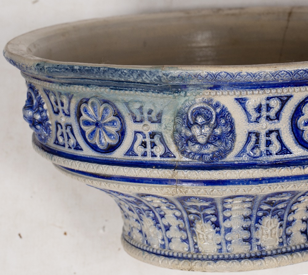 A LATE 19TH CENTURY GERMAN STONEWARE URN and similar stand, decorated in blue, the urn with eagles - Bild 7 aus 10