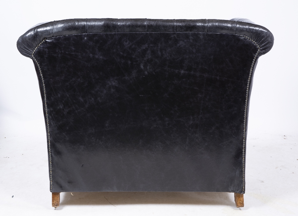 A BLACK LEATHER UPHOLSTERED HIGH BACKED WINDOW SEAT OR SOFA with bowed front, scroll arms and square - Bild 3 aus 3