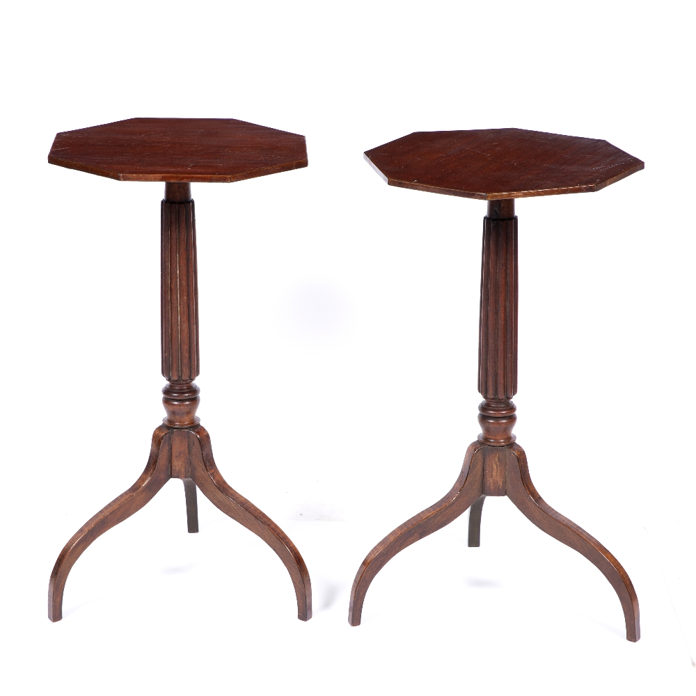 A PAIR OF MAHOGANY OCTAGONAL WINE TABLES with reeded column supports and tripod bases, 38.5cm wide x - Bild 2 aus 3