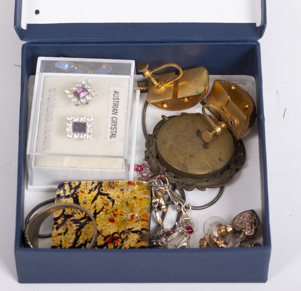 TWO JEWELLERY BOXES with a mixed collection of jewellery and costume jewellery At present, there - Image 4 of 6