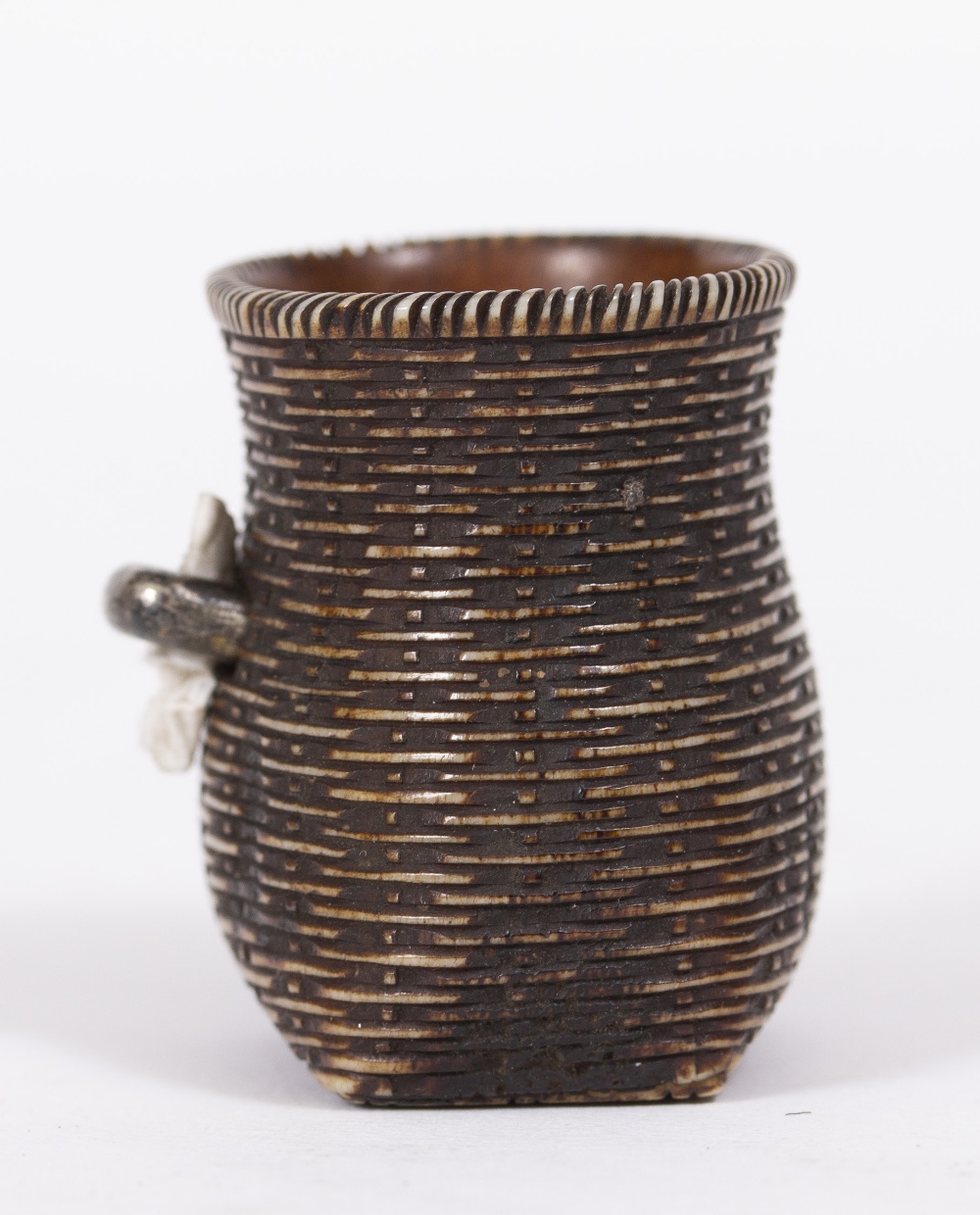 AN ANTIQUE JAPANESE NETSUKE in the form of a basket, with white metal clasp, 3.2cm high Condition: - Image 2 of 6