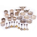 A SMALL QUANTITY OF WHITE METAL AND SILVER ITEMS to include silver napkin rings, scallop shaped