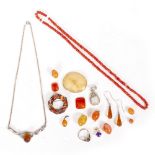 A QUANTITY OF JEWELLERY to include coral bead necklace, a carnelian and silver brooch 3.3cm