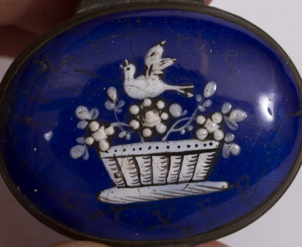 A COLLECTION OF BIJOUTERIE to include a Georgian silver pepperette, two enamel boxes, two scent - Image 5 of 9