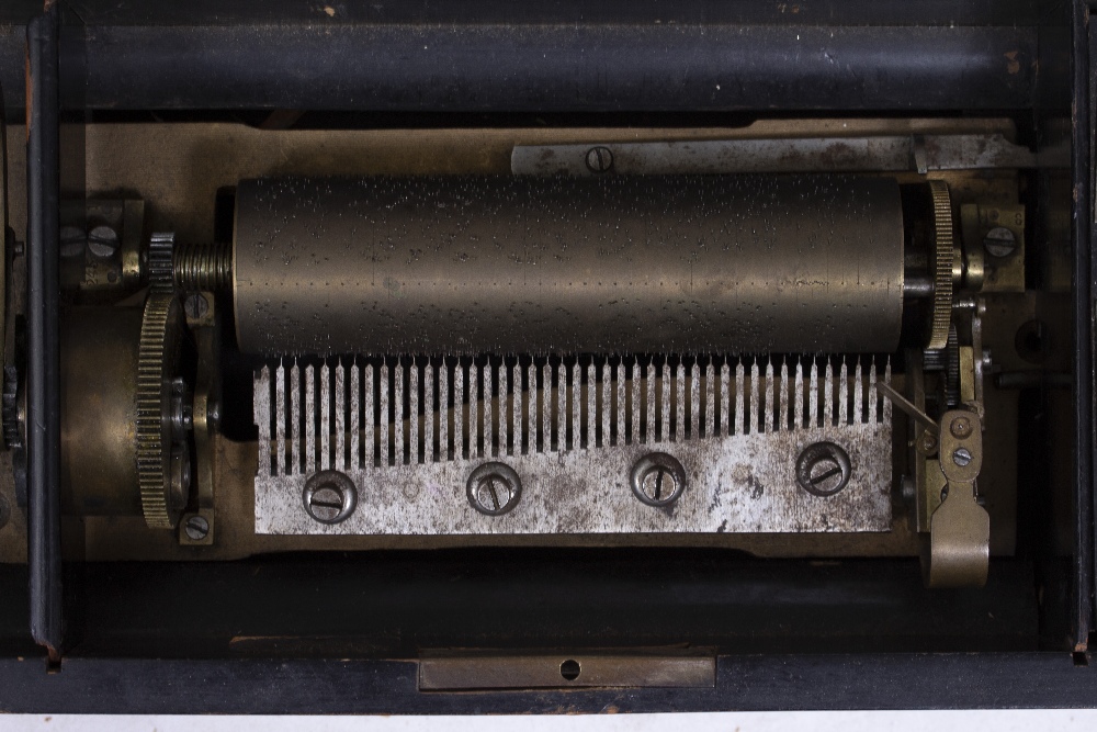 A SWISS MUSICAL BOX playing eight airs in a case with decorative inlay, 42.5cm wide x 18.5cm deep - Image 2 of 4