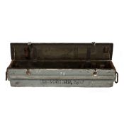 A PAINTED WOODEN CASE FOR A VICARS MACHINE GUN with fitted interior and rope handles to either
