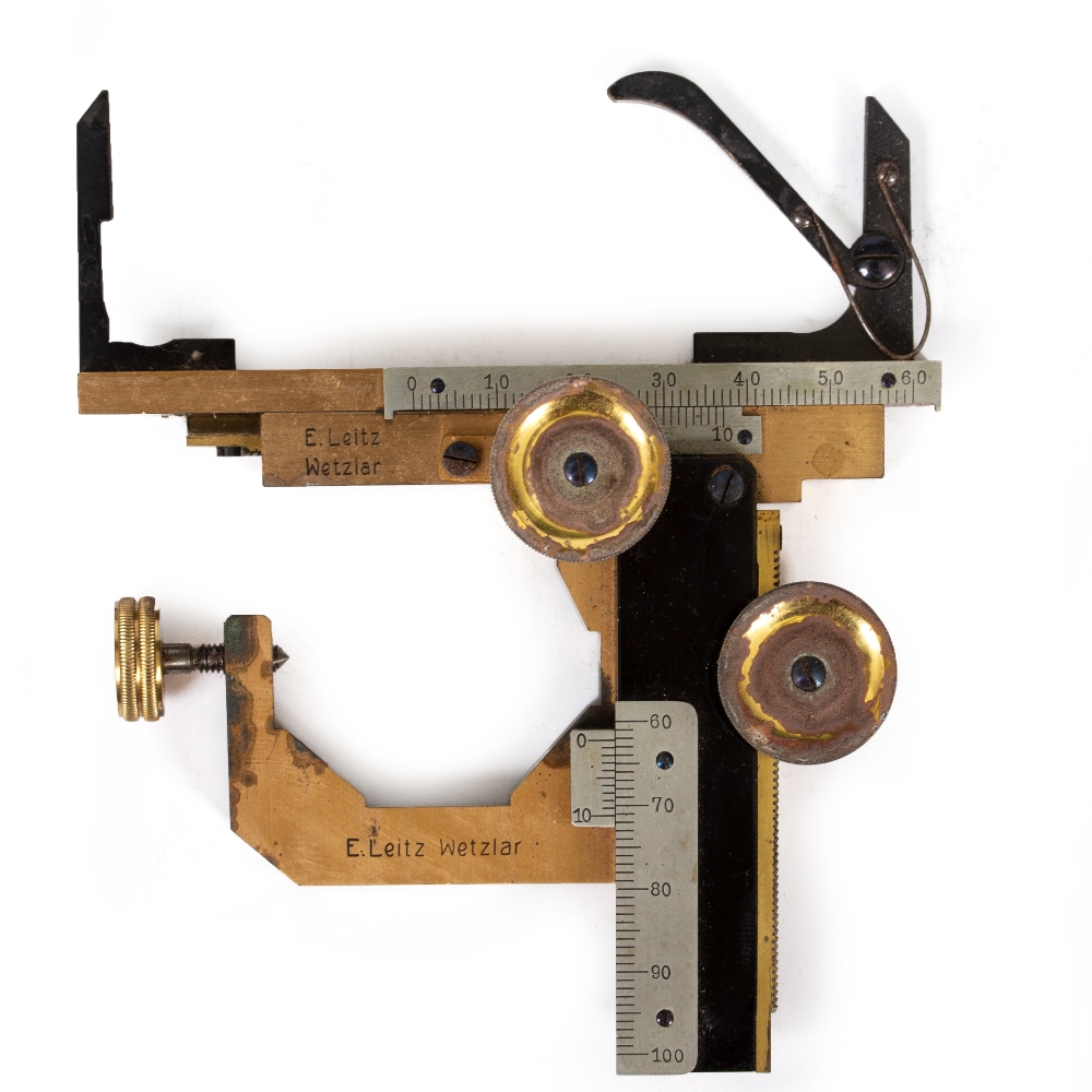 AN EARLY 20TH CENTURY LEITZ MECHANICAL MICROSCOPE STAGE by Leitz of Wetzlar, with silvered