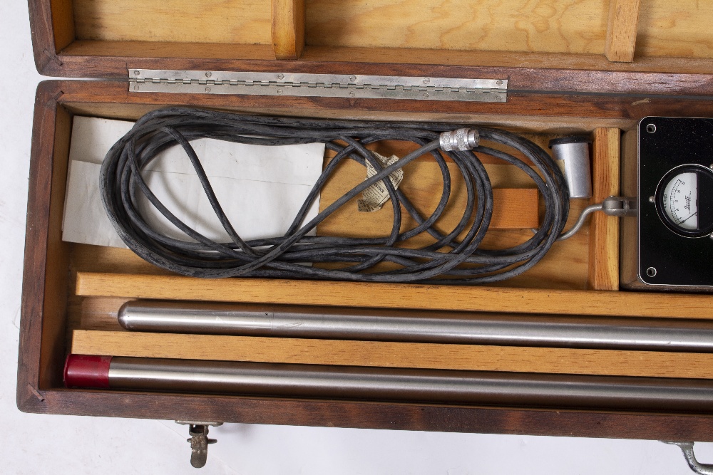 AN AMERICAN CYSTOSCOPE MAKERS, INC. NEW YORK BORESCOPE in a fitted wooden case, the borescope - Image 4 of 6