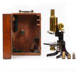 AN EARLY 20TH CENTURY MICROSCOPE by J Swift & Son of London, with coarse and fine focusing, focusing