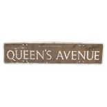 AN OLD CAST METAL SOUTH OXFORDSHIRE DISTRICT COUNCIL STREET SIGN FOR QUEEN'S AVENUE