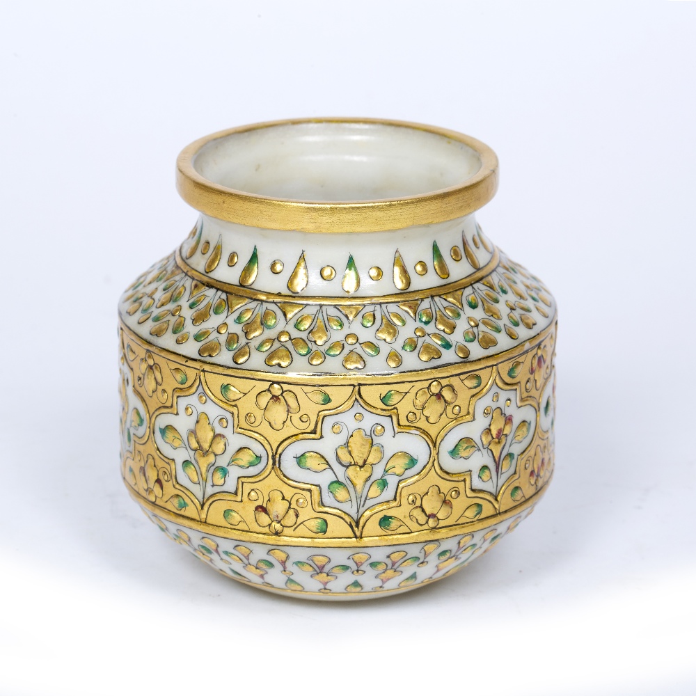 Enamelled alabaster vase Indian decorated to the body with gold panels of flowers 9.5cm high - Image 2 of 2