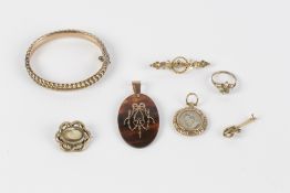 Collection of Victorian jewellery to include: Picque work pendant, mourning brooch, Victorian gem