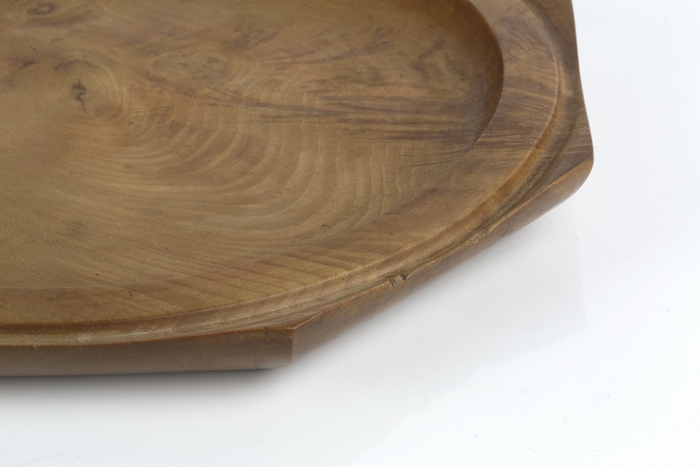 20th Century carved tray, walnut, indistinct signature to the reverse 28cm across - Image 2 of 4